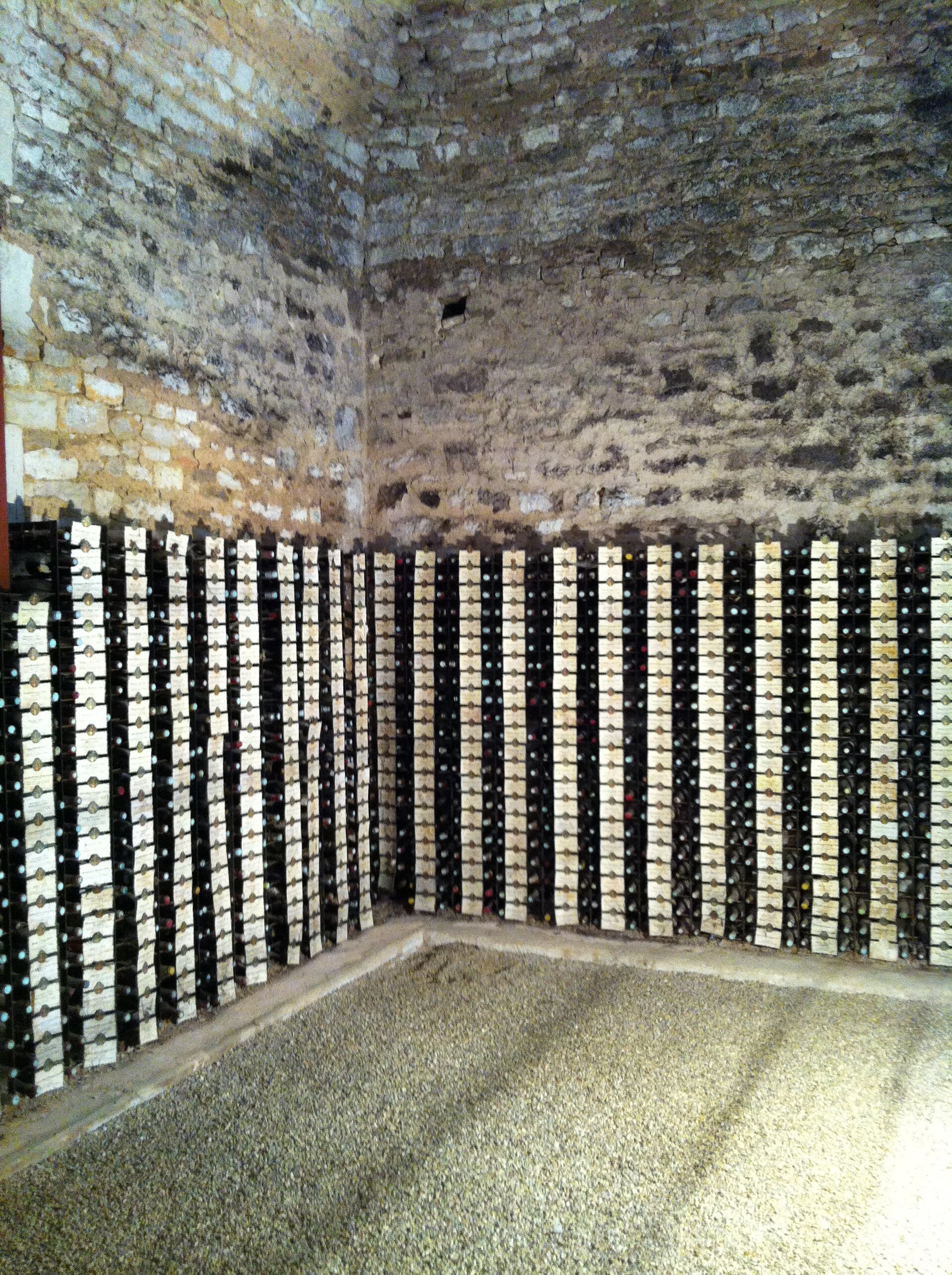 Cave à bouteilles voûtée du château du Clos de Vougeot