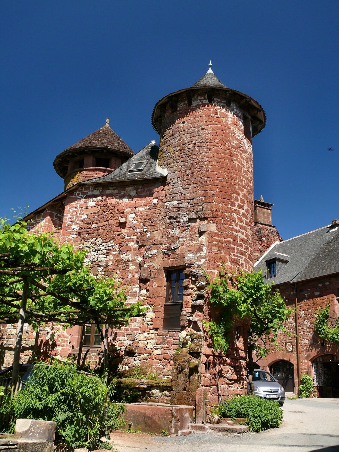 Maisons de grès rouge à Collonges-la-Rouge, à ne pas confondre avec le calcaire