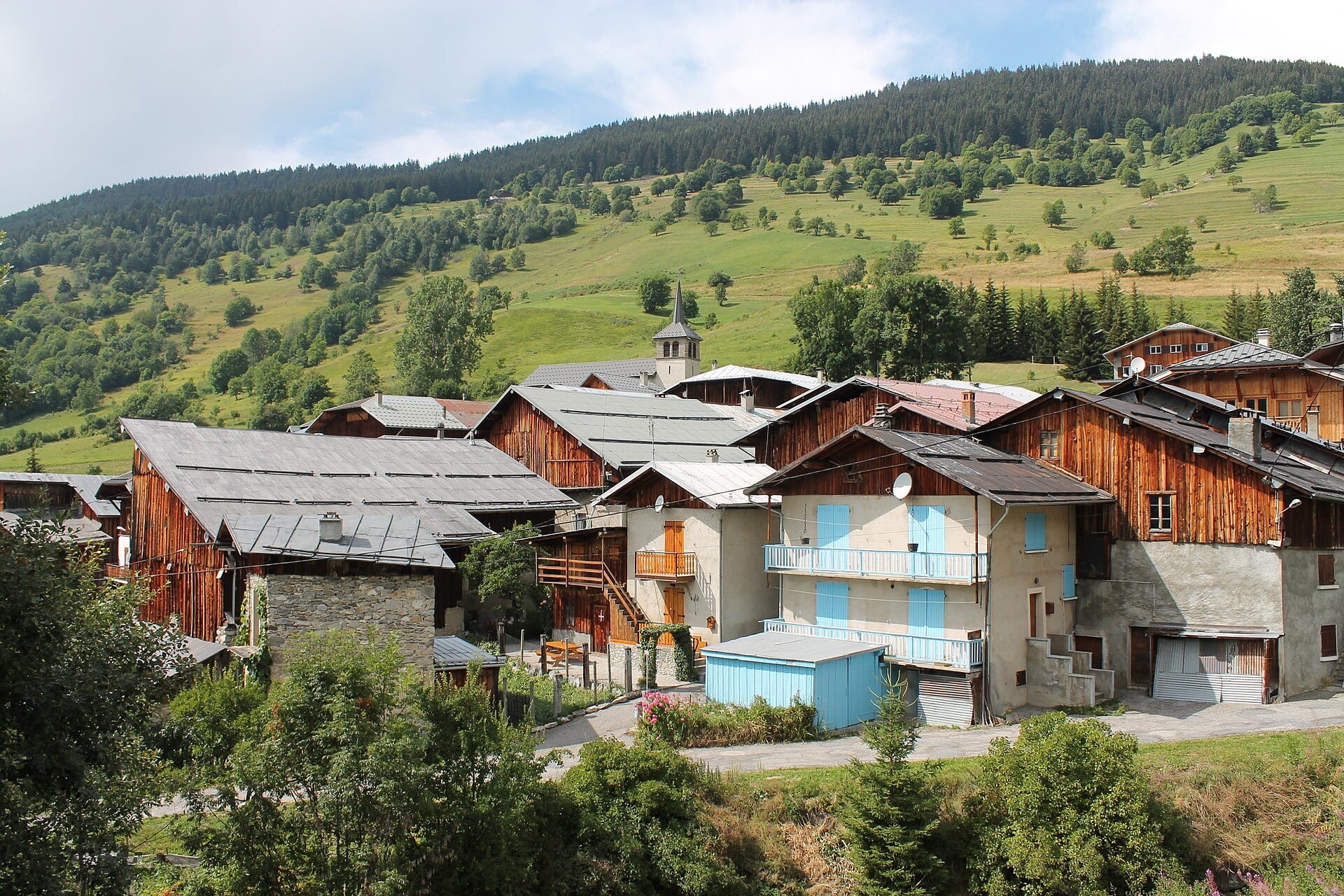 Hameau d’alpage de chalets de bois à Grand-Nâves, en Tarentaise