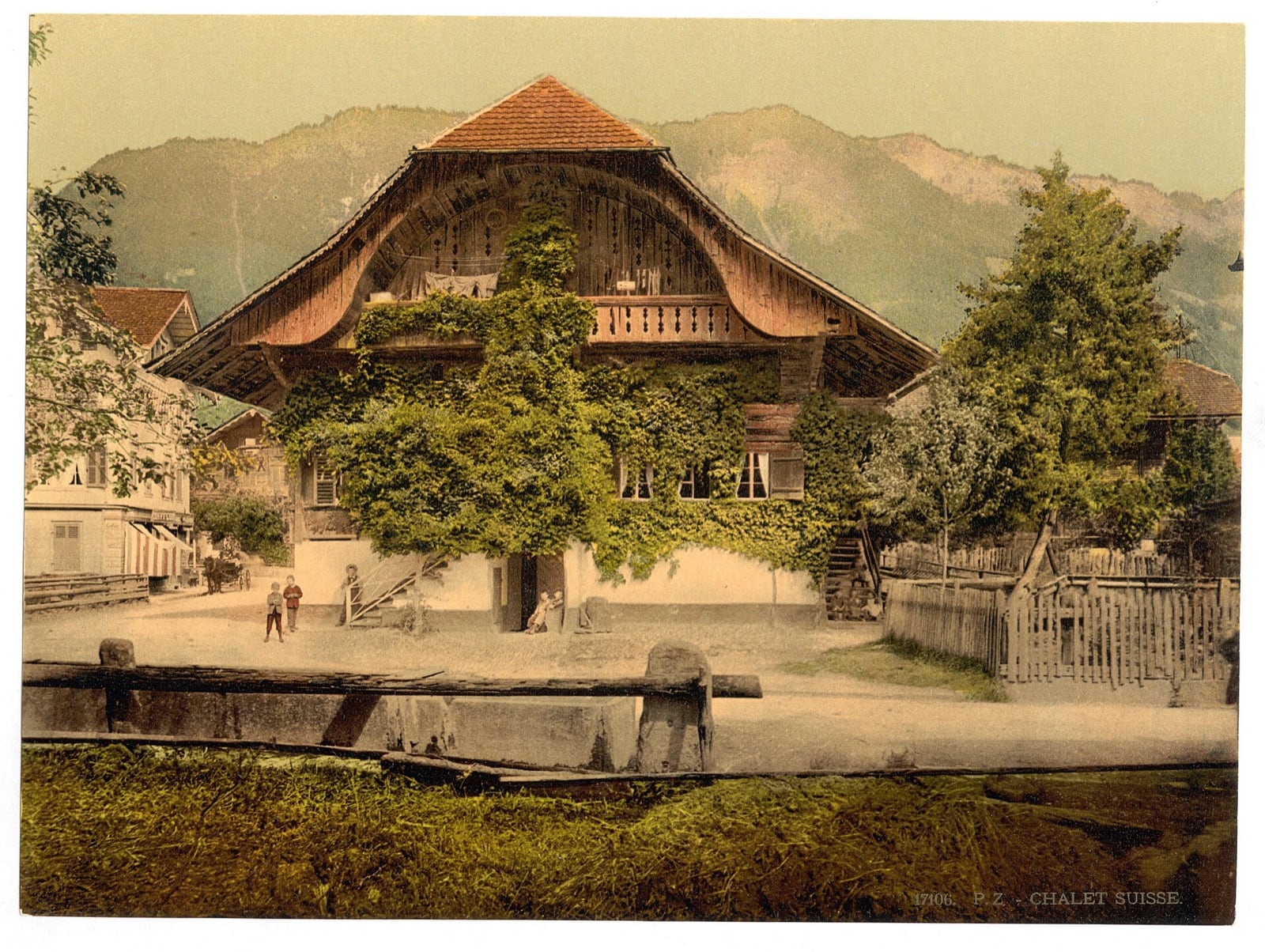 Chalet suisse de l’Oberland bernois, toit à large débord et pignon de bois sculpté, sur un photochrome ancien légendé « Chalet suisse »
