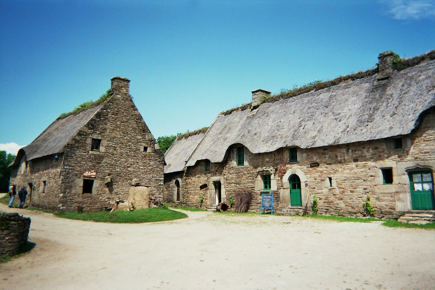 Hameau de chaumières de pierre à Poul-Fétan, dans le Morbihan