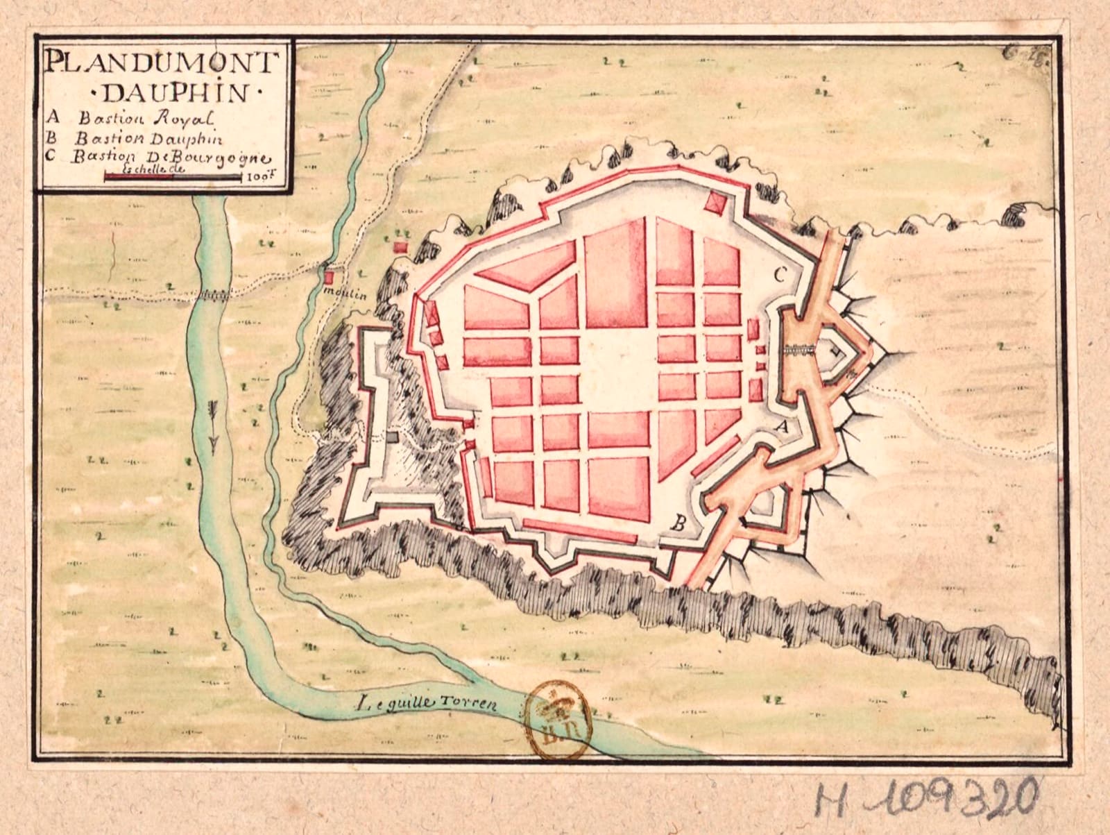 Plan ancien colorié à la main intitulé « Plan du Mont-Dauphin », montrant les rues quadrillées de la ville dans une enceinte bastionnée, trois bastions nommés Royal, Dauphin et de Bourgogne, la falaise hachurée et un torrent.