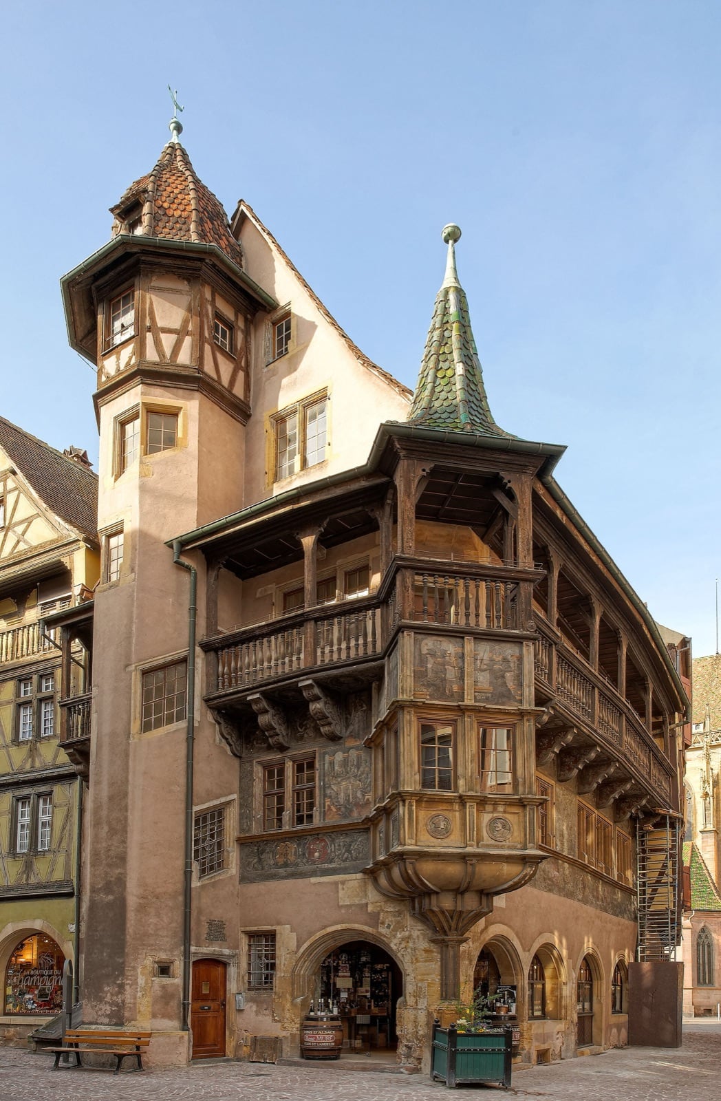 Maison Pfister à Colmar, oriel de bois en encorbellement, tourelle d’angle et galerie