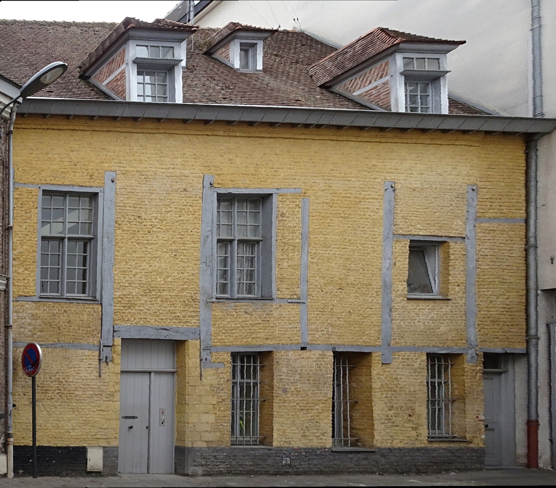 Maison à pans de bois enduits, rue de la Monnaie à Lille