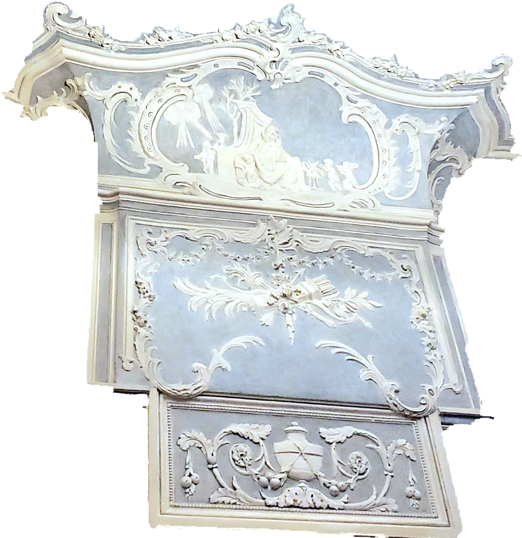 Panneau de plâtre à décor rocaille de l’hôtel d’Arlatan à Aix-en-Provence : coquille asymétrique, courbes et guirlandes.