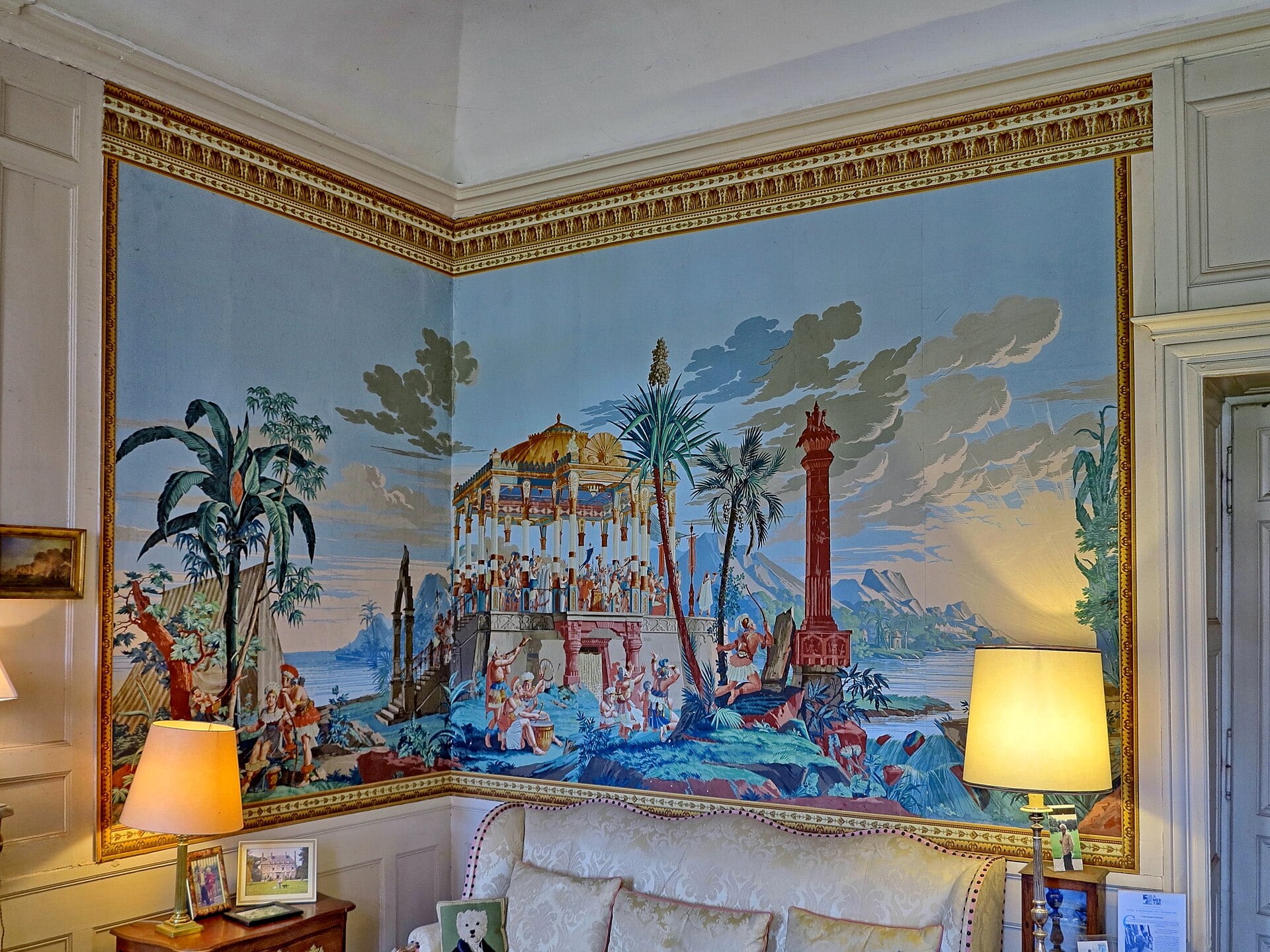 Papier peint panoramique à scène portuaire exotique dans un salon de la Ville-Bague