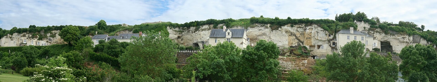 Coteau de tuffeau du Val de Loire percé d’habitations troglodytiques
